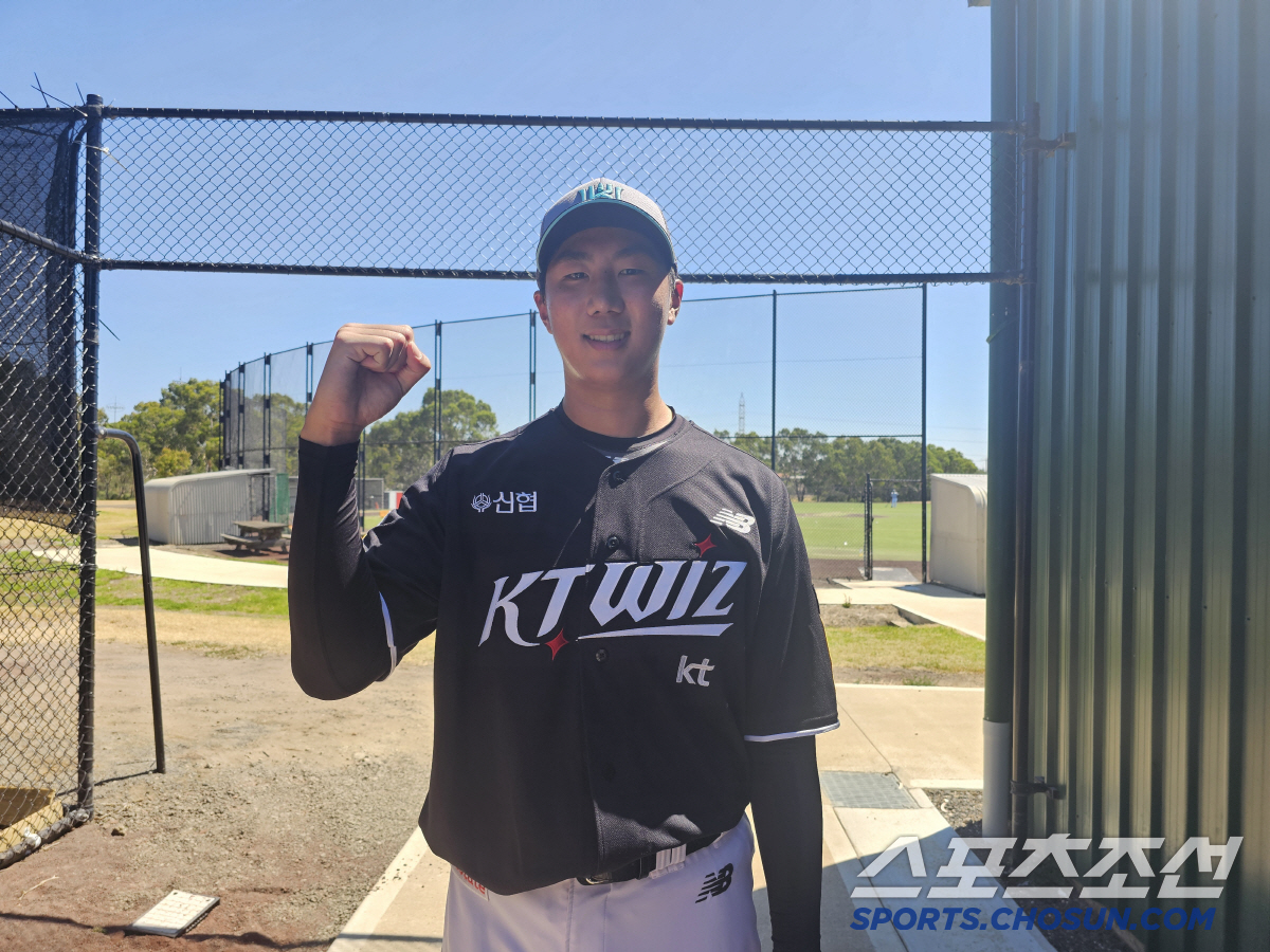 "한국인 투수라는 게 말이 안된다" 19세 1R 신인 괴력에, KT 호주…