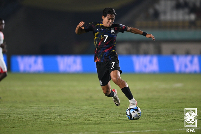 '제임스 매디슨도 반한 재능' 2006년생 윤도영 EPL 브라이턴 러브콜…