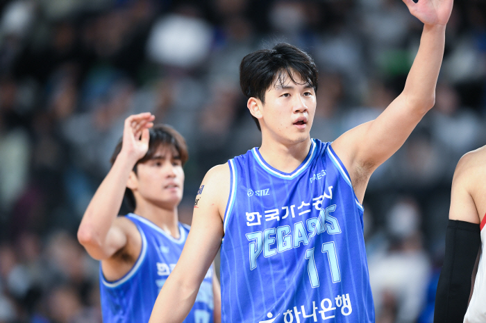 '4쿼터에 끝냈다' SK, 가스공사 80-75로 잡고 다시 연승 시동