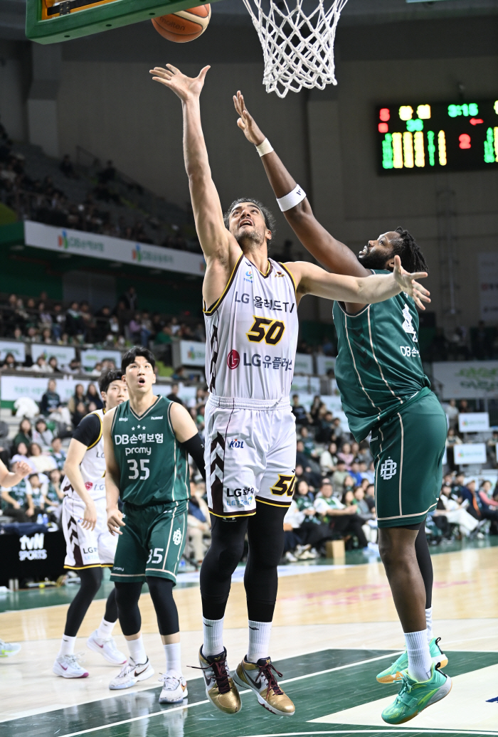 '마레이 더블더블→허일영 결정적 3점슛' 창원 LG, 원주 DB 76-6…