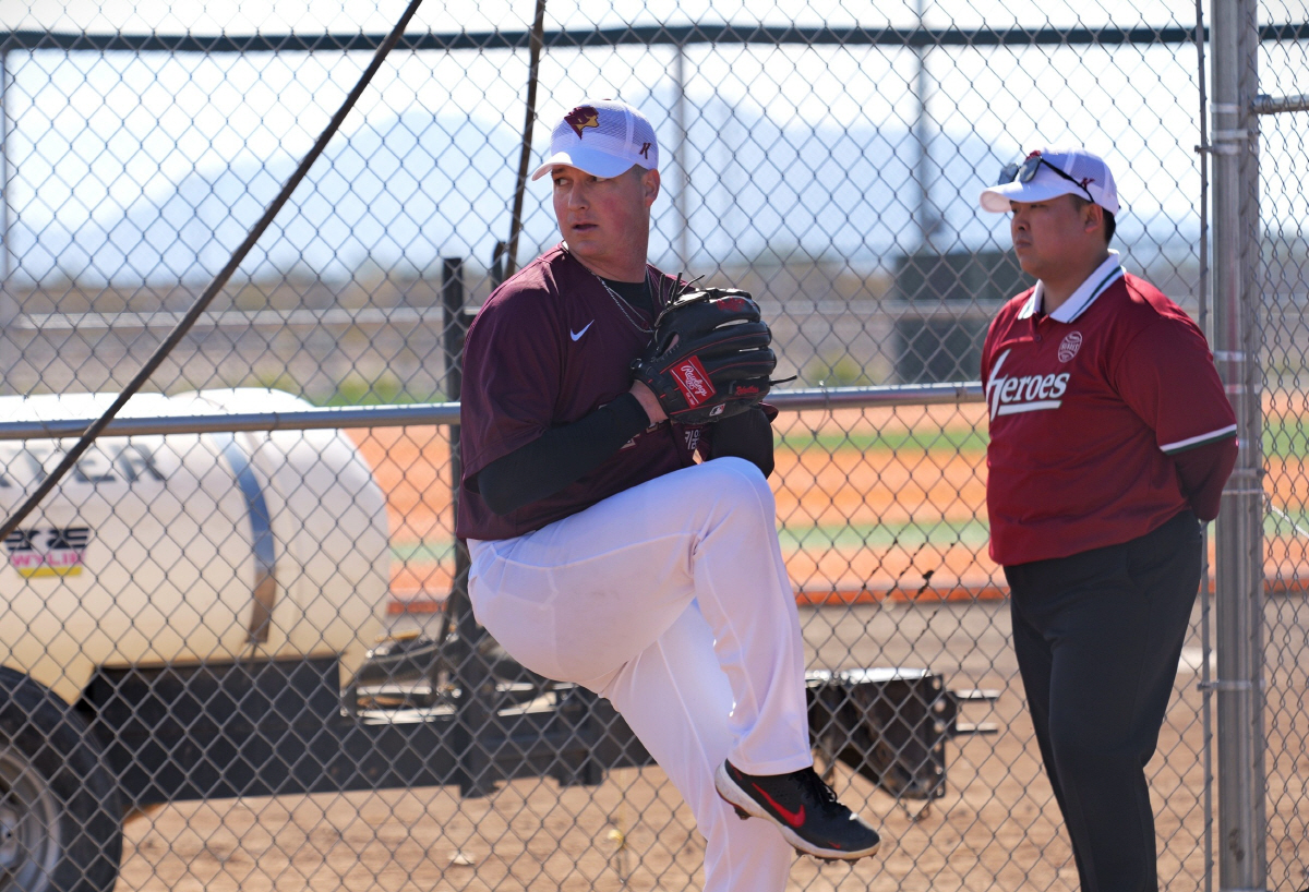 '23승+361⅔이닝' 빈자리, 혼자 힘으로 얼마나 메울 수 있을까? 로…