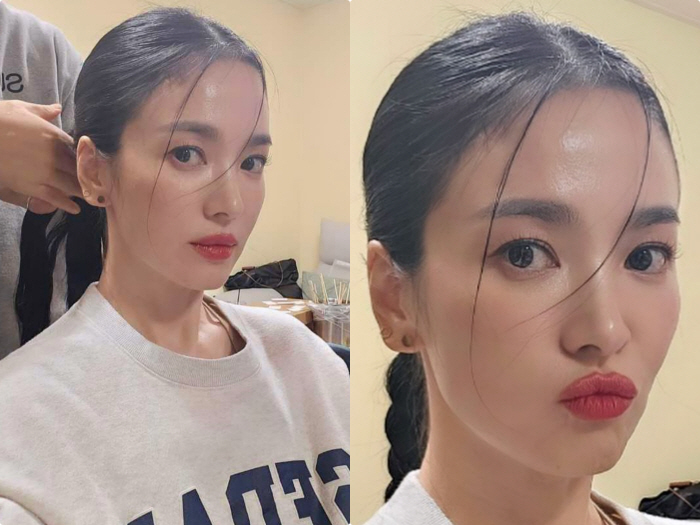 43세 송혜교, 굴욕없는 '얼빡샷'..올백머리+레드립 찰떡 소화