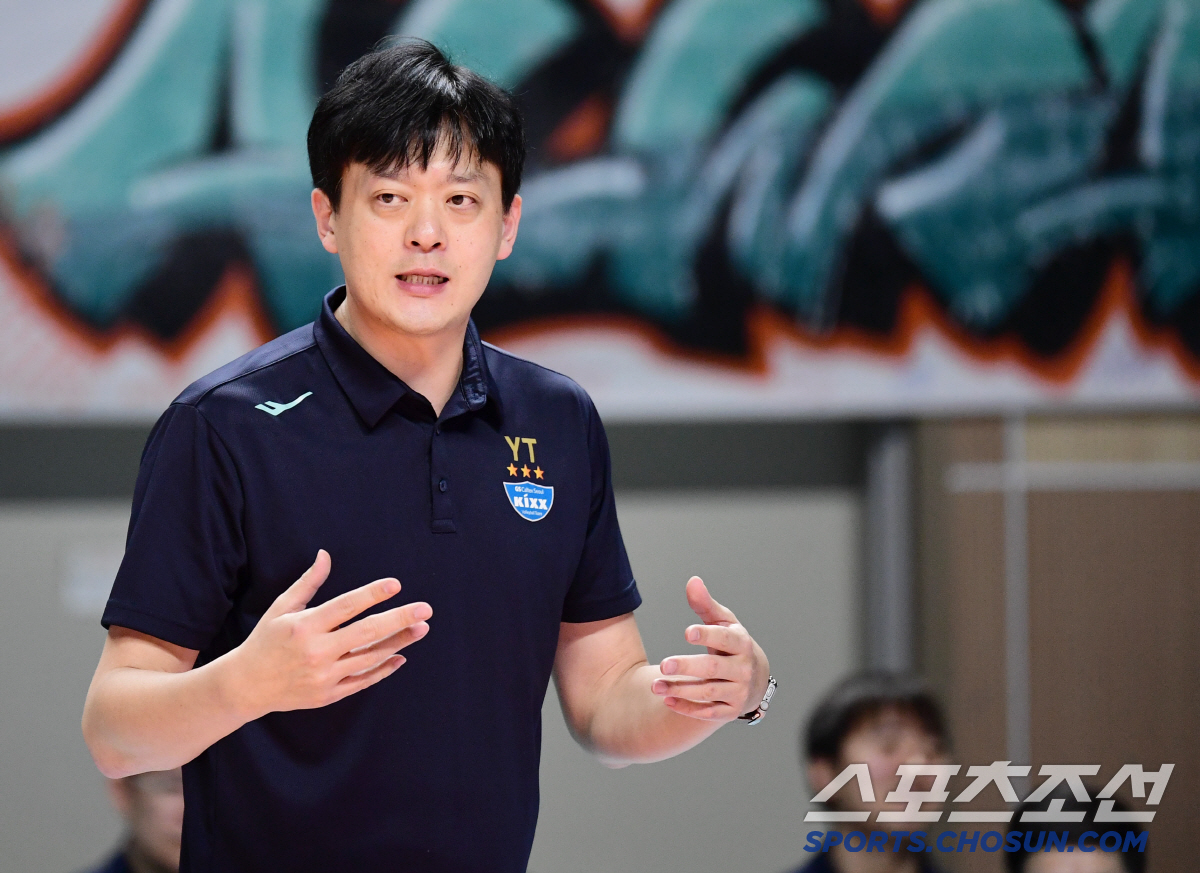 범실 10개 더했는데 어떻게 이기나…사령탑 한숨 푹푹 "범실이 너무 많아…