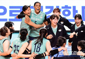 '다들 언니에게 모여봐' 맏언니 실바와 함께 소중한 경험 ing... 어린 선수들 성장과 바꾼 승리[장충현장]
