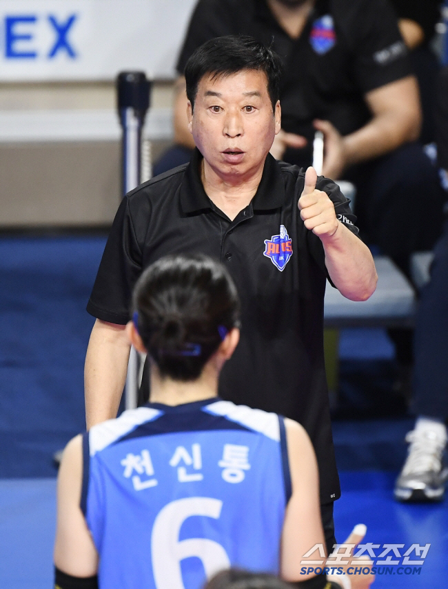 "꼭 봄배구 가길" 응원 남기고 결국 떠났다…갈 길 바쁜 기업은행, '3…