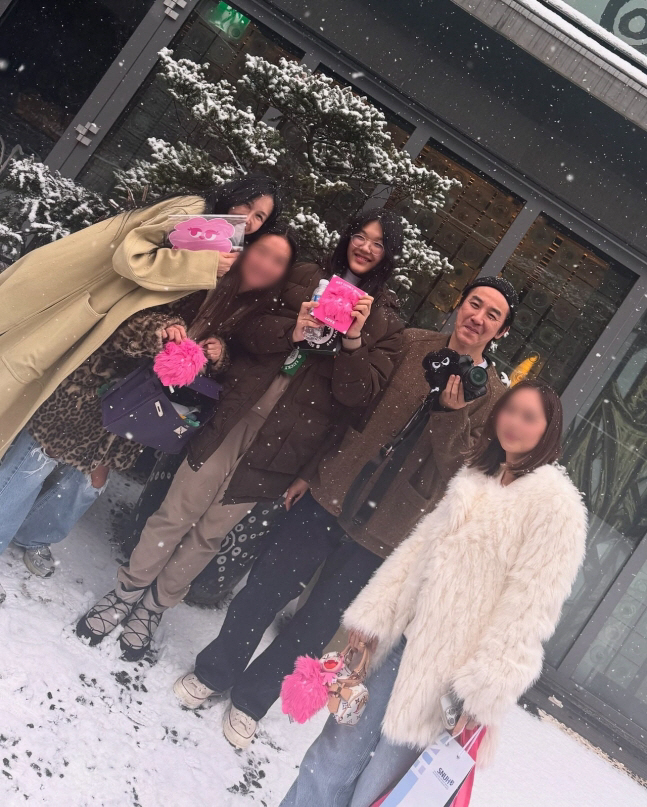 [SCin스타] "아빠 따라잡을 듯" 엄태웅♥윤혜진 딸 지온, 폭풍 성장…