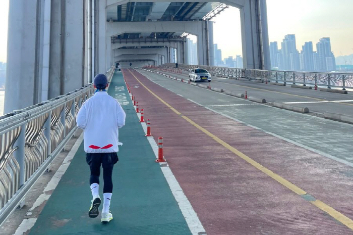 한파에도 달리기 '열풍'…관절 부상 예방하려면?