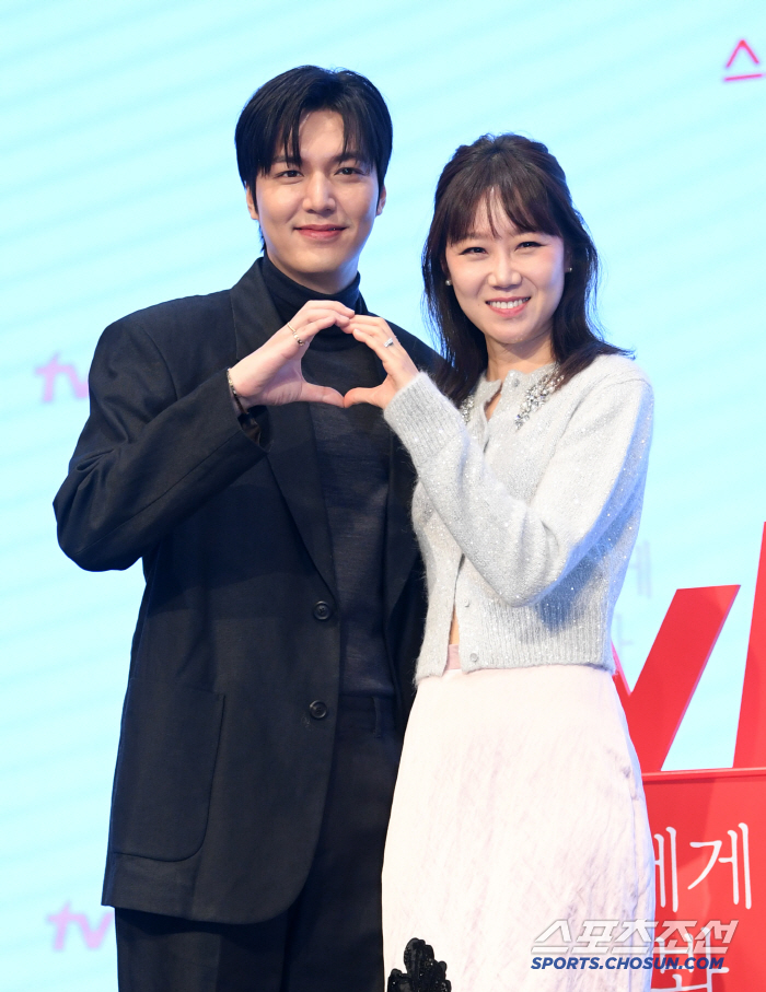 이민호X공효진, 500억 파격 베드신 이어 본격 로맨스 시작될까('별들에…