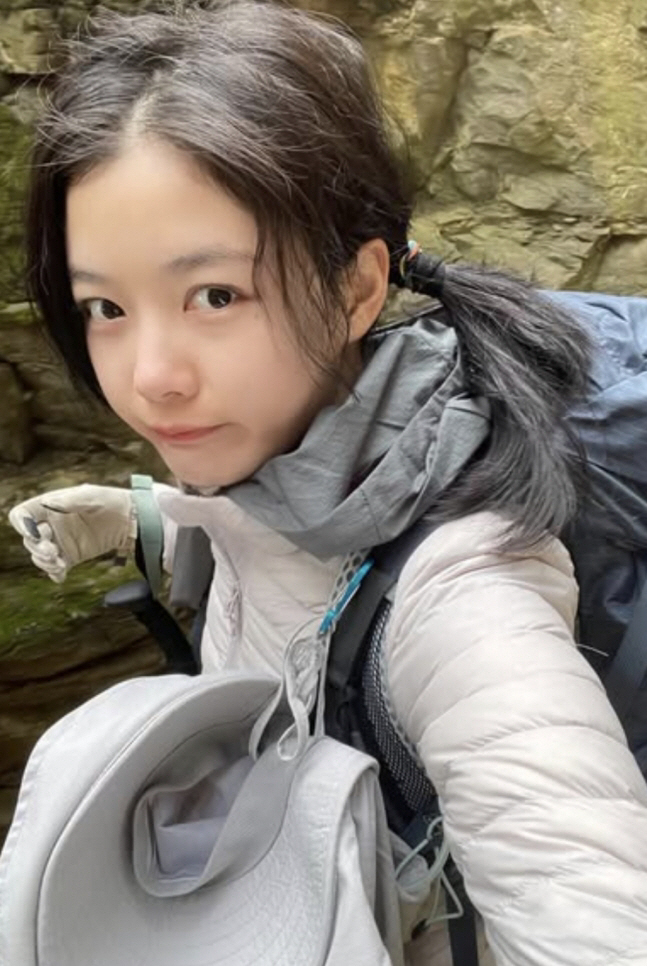 [SCin스타] 김유정, ‘친애하는 X’ 앞두고 힐링 여행…산티아고 순례…