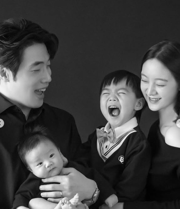 '신민철♥' 원더걸스 혜림, "네 가족 첫 가족사진"...엄마아빠 쏙 빼…