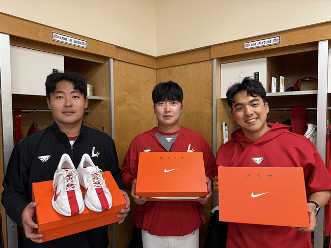 '배팅볼 던지려고 은퇴했는데 운동?' 화끈한 선물, 케이터링에 맞춤 운동…