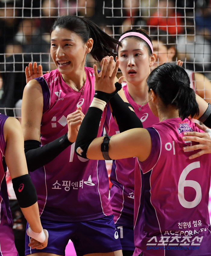김연경 파워! 흥국생명, 3일만에 리턴 매치도 잡았다 '20승 선착'…정…