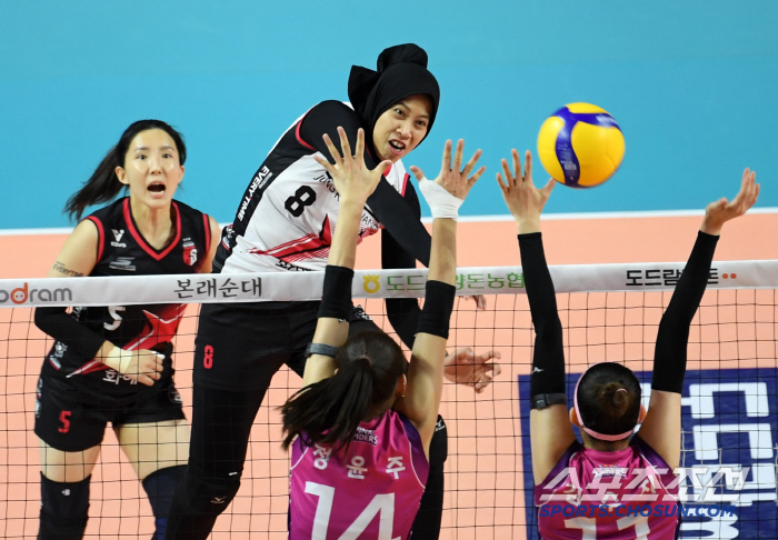 김연경 파워! 흥국생명, 3일만에 리턴 매치도 잡았다 '20승 선착'…정…
