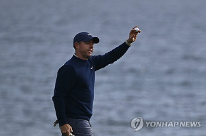 냉철해진 매킬로이…3타차 선두인데 파 5홀에서 아이언 티샷(종합)