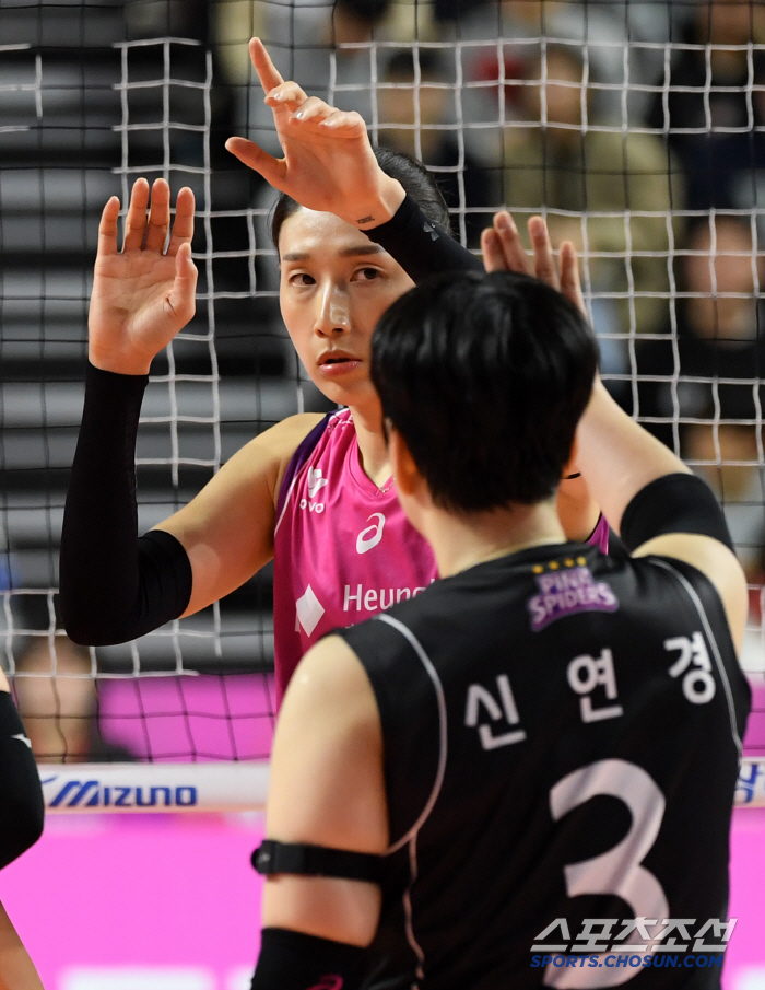 '동료 범실도 쿨하게' 배구여제 김연경 배포에 감동...1분 사이 천국과…
