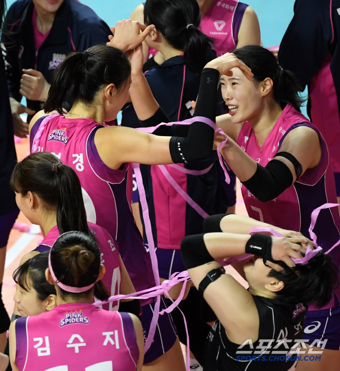 '동료 범실도 쿨하게' 배구여제 김연경 배포에 감동...1분 사이 천국과…