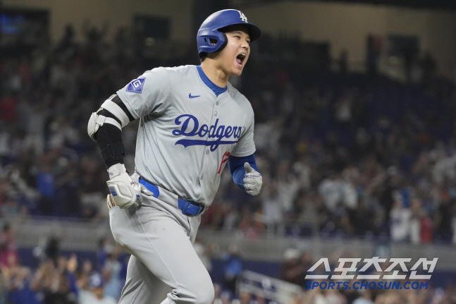오타니에게 50호 홈런 맞고, 한 시즌 5개팀서 57경기 등판, '권토중래' 야쿠르트 마무리로 살아남을까[민창기의 일본야구]