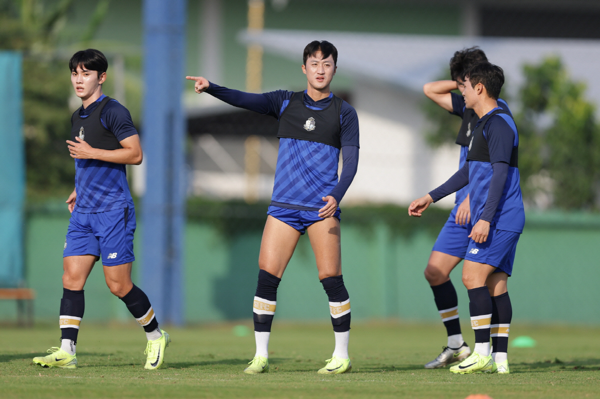 '평균 연령 29→25세' 서울 이랜드, 2차 창원 전지훈련 실시! 주장…
