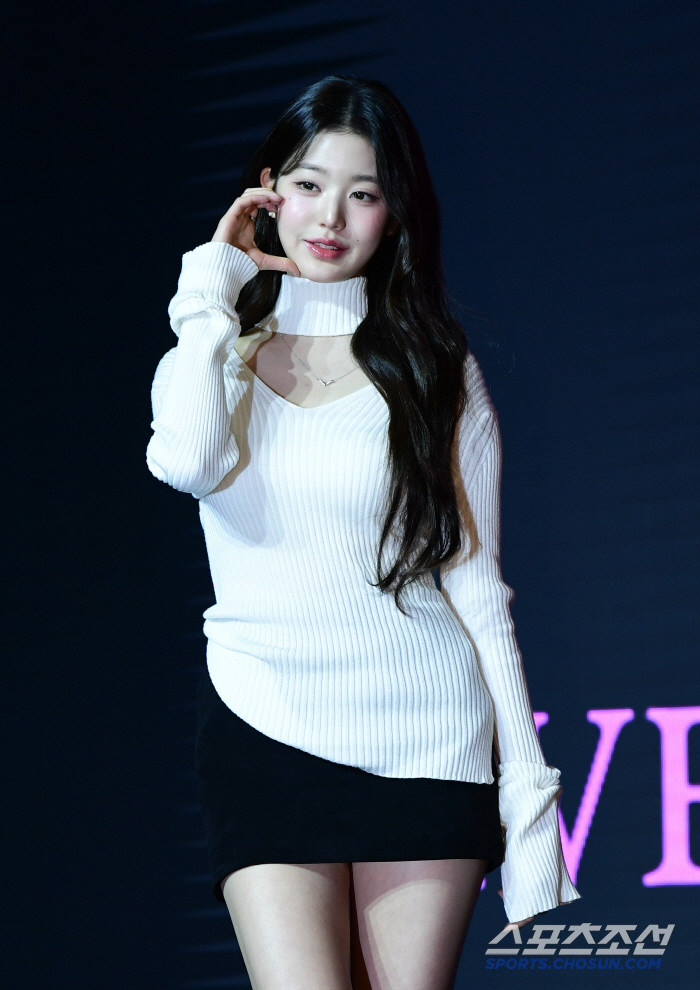 [SC현장] "자기애 넘어 공감"…아이브, '럭키비키'로 '믿고 듣는 그…