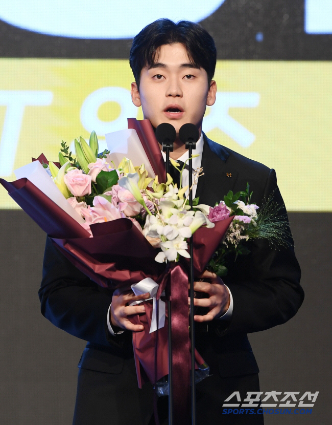 조금은 민망했던 '마무리 승률왕'...리그 최강 '돌직구'의 새 목표 "…