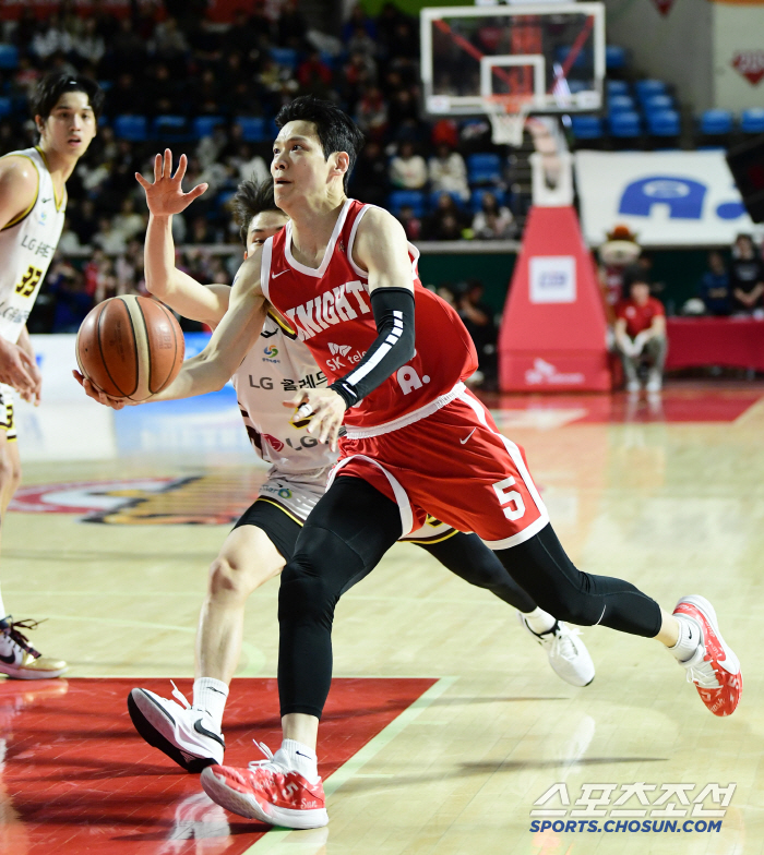 '전희철 감독 분노 폭발 테크니컬 파울' 서울 SK, 창원 LG 78-7…