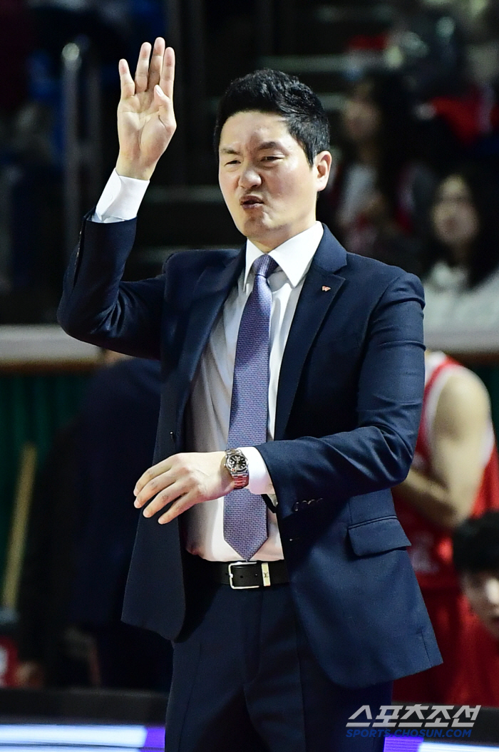 '전희철 감독 분노 폭발 테크니컬 파울' 서울 SK, 창원 LG 78-7…