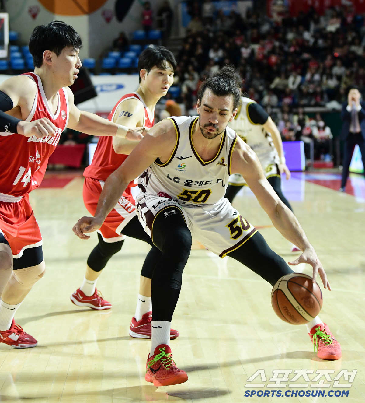 '전희철 감독 분노 폭발 테크니컬 파울' 서울 SK, 창원 LG 78-7…
