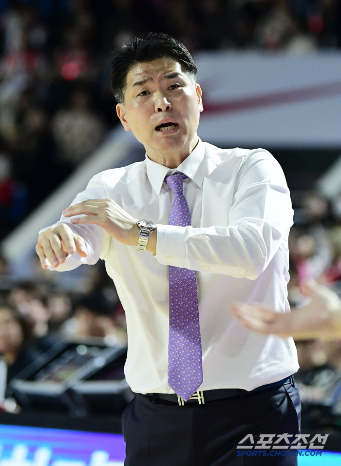 '전희철 감독 분노 폭발 테크니컬 파울' 서울 SK, 창원 LG 78-7…