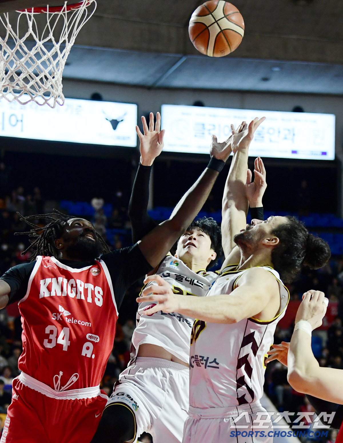'전희철 감독 분노 폭발 테크니컬 파울' 서울 SK, 창원 LG 78-7…