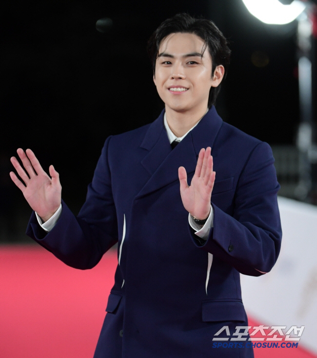 [공식] 신인상 받고 ‘열일’…김도훈, 문가영 소속사와 손잡았다