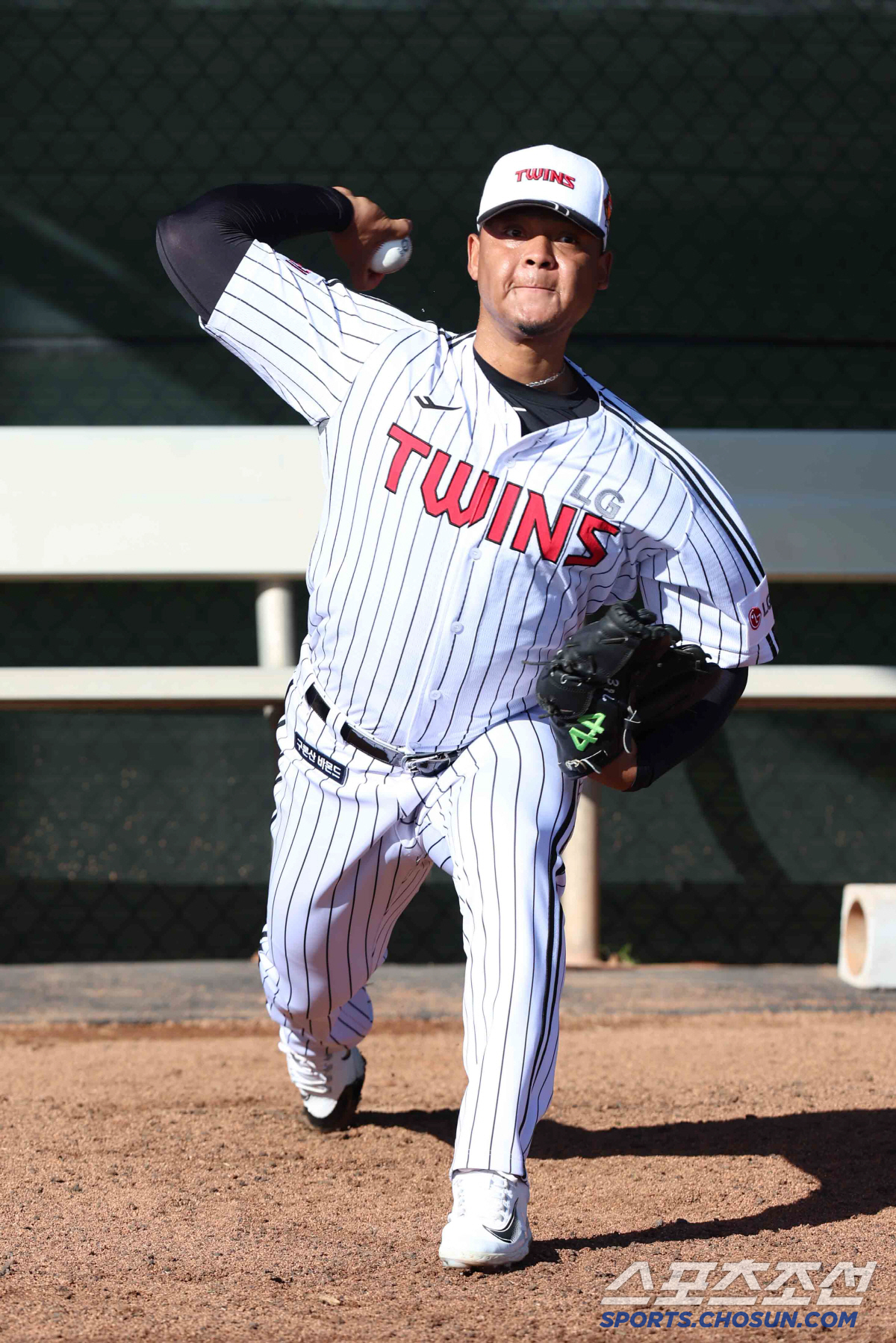 최고 152km인데 벌써 147km까지 쏘다니... 투혼의 '엘동원' 성…