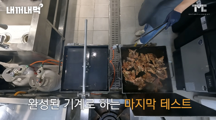 '상술 논란' 백종원, 또 구설수 터졌다..가스통 옆 요리하다 신고당해 …