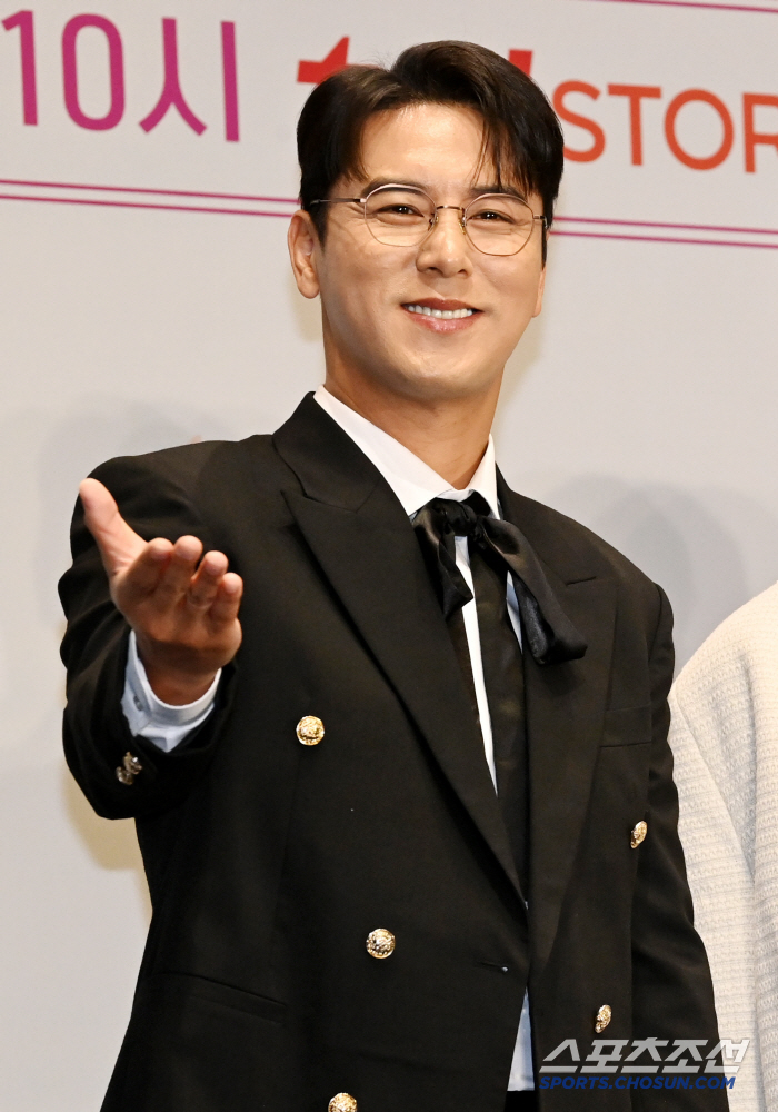[포토] 장민호, 잘생긴 트롯에서 만나요