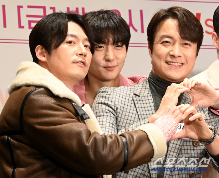 [포토] 장혁 현우 최대철, 잘생긴 미소로 하트