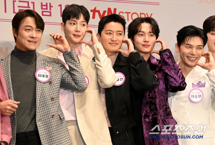 [포토] 최대철 김동호 인교진 이태리 지승현, 깜찍 볼하트
