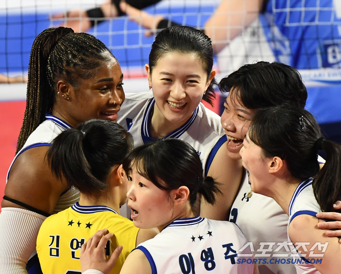 '양효진 푹 쉬어!' 현대건설, IBK 3대1 제압…역전 1위 포기 안 했다[화성 리뷰]