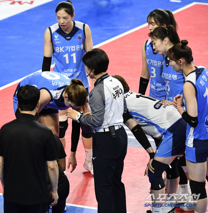'양효진 푹 쉬어!' 현대건설, IBK 3대1 제압…역전 1위 포기 안 …