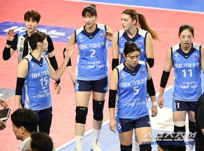 '양효진 푹 쉬어!' 현대건설, IBK 3대1 제압…역전 1위 포기 안 …