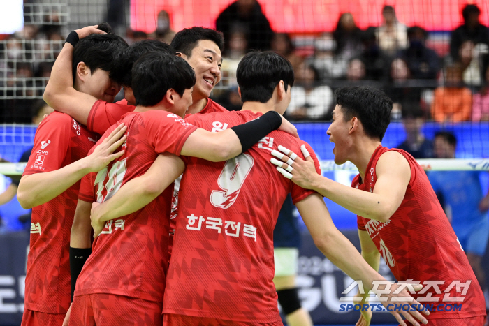 휴.. 안도의 한숨. 대한항공 혼쭐났다! '외국인+서재덕' 빠진 한국전력…