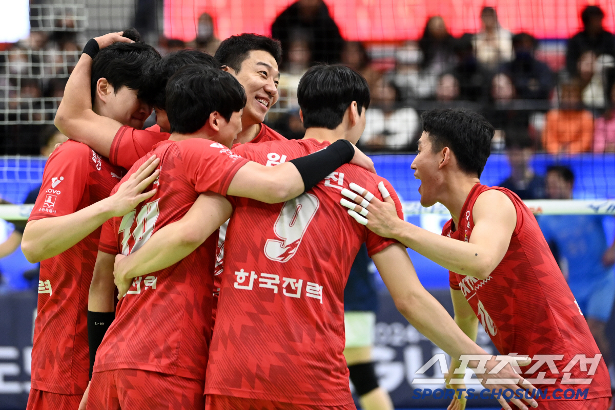 휴.. 안도의 한숨. 대한항공 혼쭐났다! '외국인+서재덕' 빠진 한국전력…