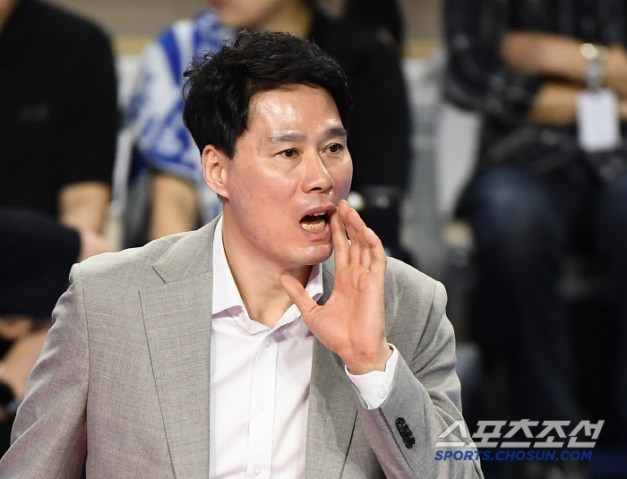 "강하게 써주세요" 왜 승장은 분노했나, '최다 득점' 외국인에게 무슨 …