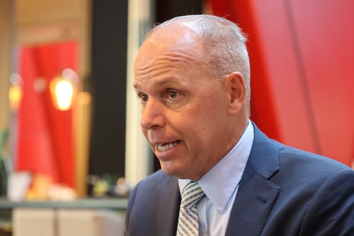 (서울=연합뉴스) 류효림 기자 = 브라이언 힌드먼 블루오션 최고경영자(CEO)가 지난 4일 오후 서울 여의도 페어몬트 앰배서더 호텔에서 연합뉴스와 인터뷰하고 있다. 2025.2.5 ryousanta@yna.co.kr