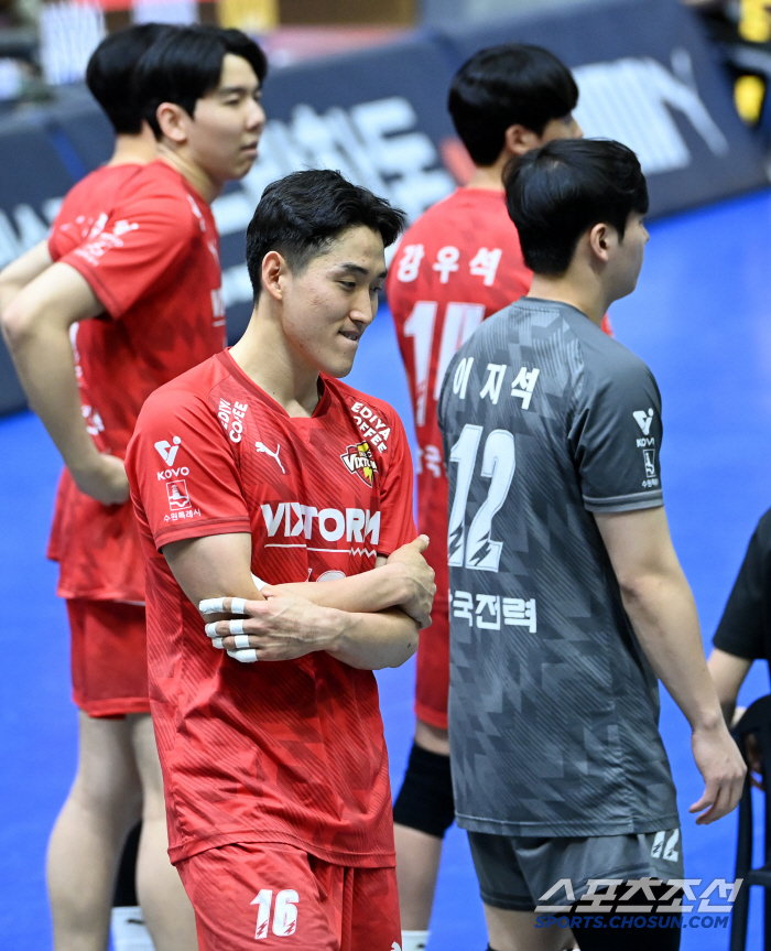 '30득점 폭발했지만...' 패배의 아쉬움? 빛돌이 특급 서비스에 김동영…