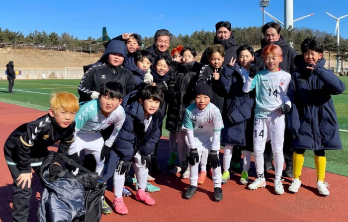 "KFA 회장 선거 26일 확정 후 첫 행보" 정몽규 후보, 영덕 유소년…