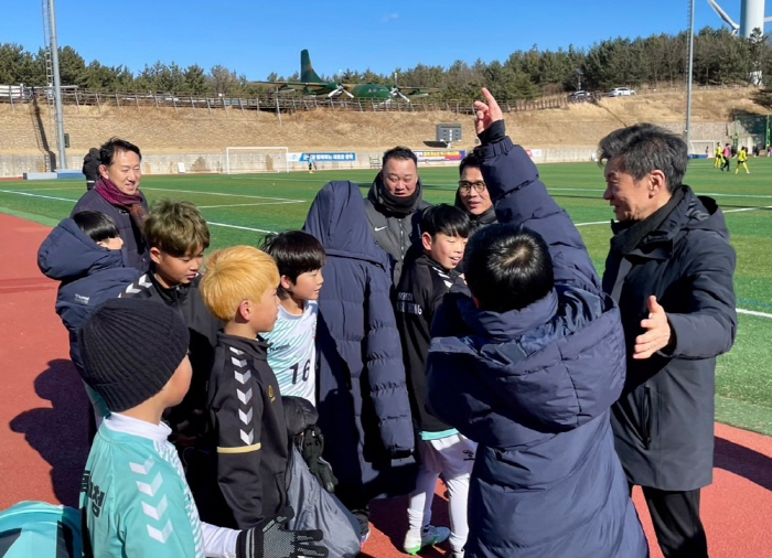 "KFA 회장 선거 26일 확정 후 첫 행보" 정몽규 후보, 영덕 유소년…