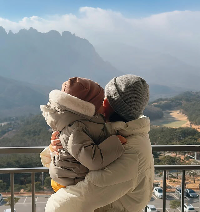 '에릭♥' 나혜미, 둘째 출산 앞두고 태교 여행..子과 "뽀뽀"