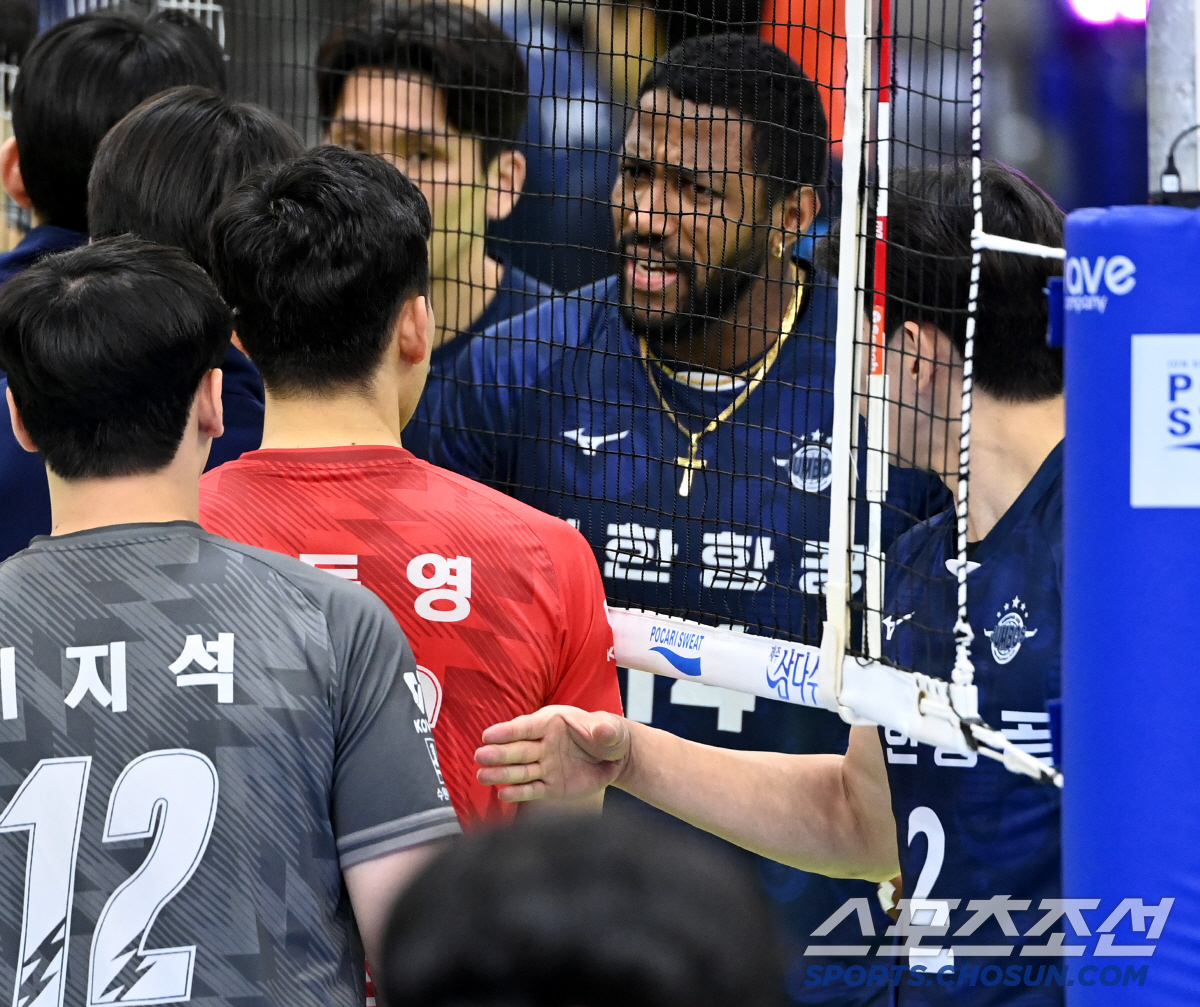 이겨도 웃지 못한 대한항공.. 정규시즌은 '현대캐피탈 1위' 인정 분위기…