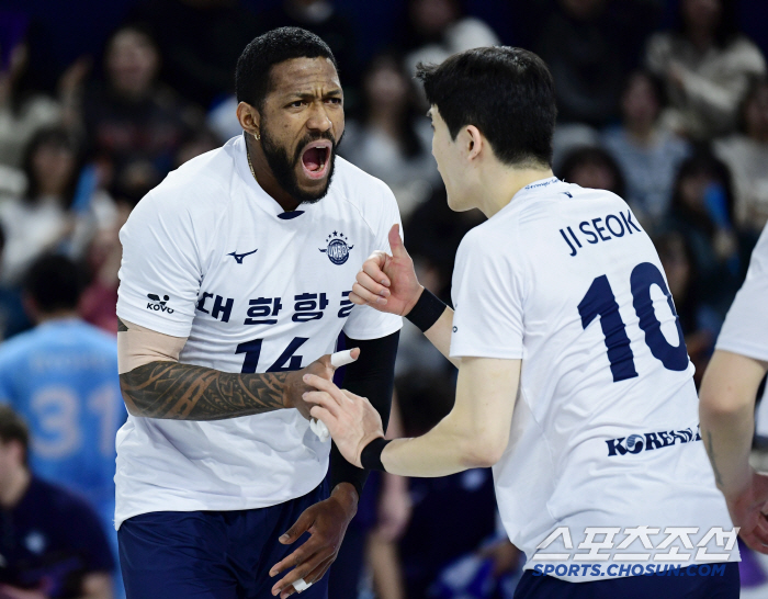 이겨도 웃지 못한 대한항공.. 정규시즌은 '현대캐피탈 1위' 인정 분위기…
