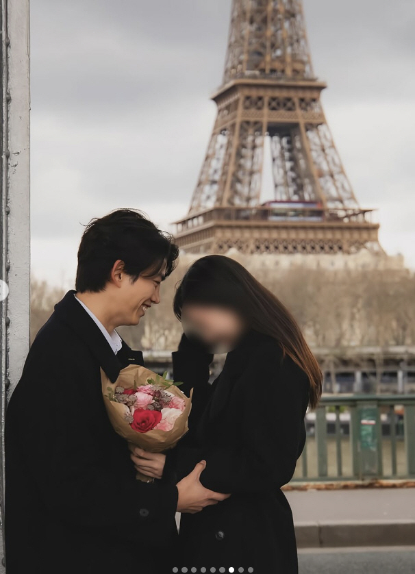 '37세' 옥택연 ♥여친에 무릎 꿇고 로맨틱 프러포즈 포착..결혼 임박설…
