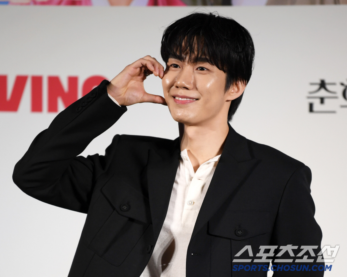 [포토] 손우현 '귀엽게 하트'